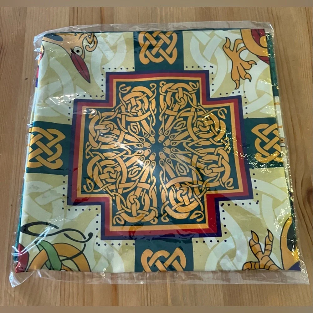NWT Book of Kells Celtic Knot Pattern Scarf A Gift of Ireland 27”x27”